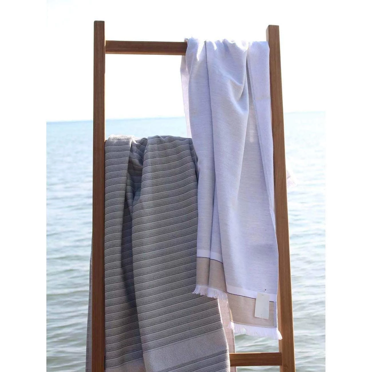 71 Inch Teak Self-Standing Towel Ladder With 6 Bars - Image 3